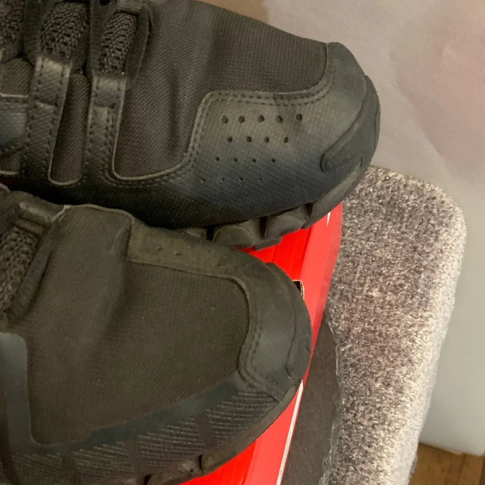 Reebok Men's All-Black Athletic Shoes - Picture 10 of 13